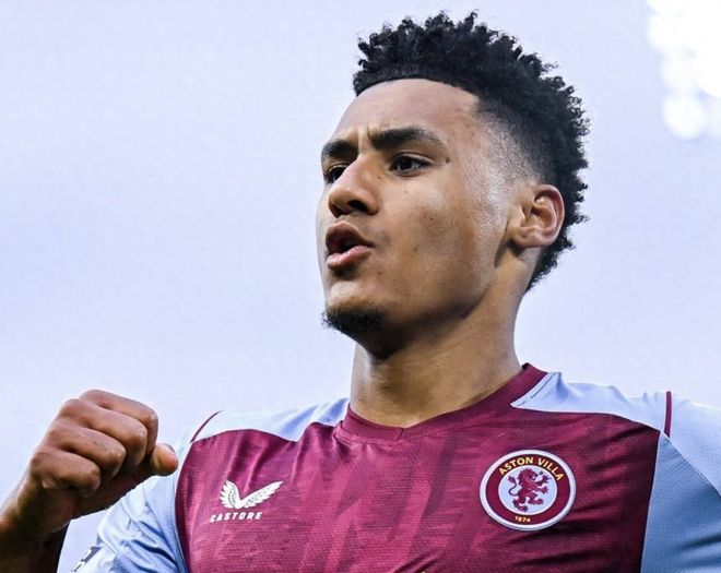 包含重磅！广州队伤情更新备战亚冠夏洛特黄蜂围绕英超单刀错失，阿贾克斯关键时刻战术微调的词条